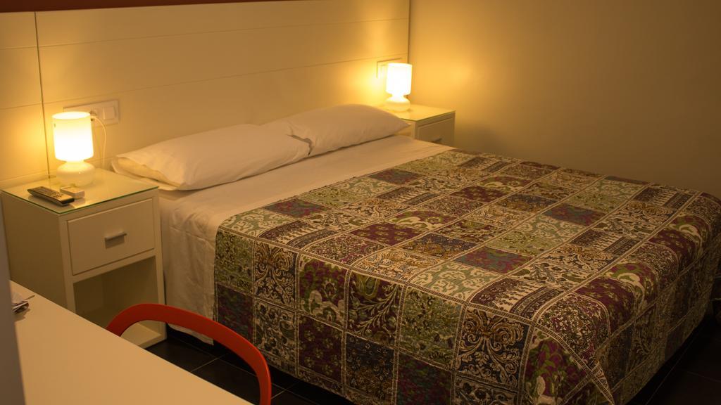 Hostal San Vicente II Севілья Екстер'єр фото